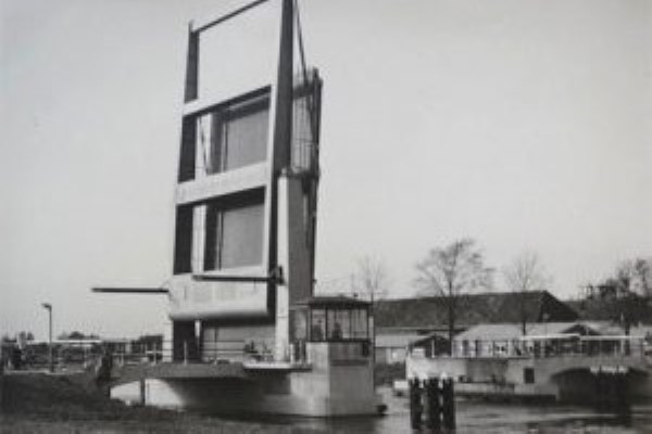 Oude-Brug-Waterhuizen-1971-300x223.jpg