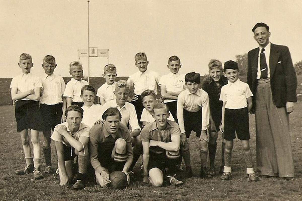 Be Quick/HSV, juni 1941, met rechts Benny en Eddy Blocq
