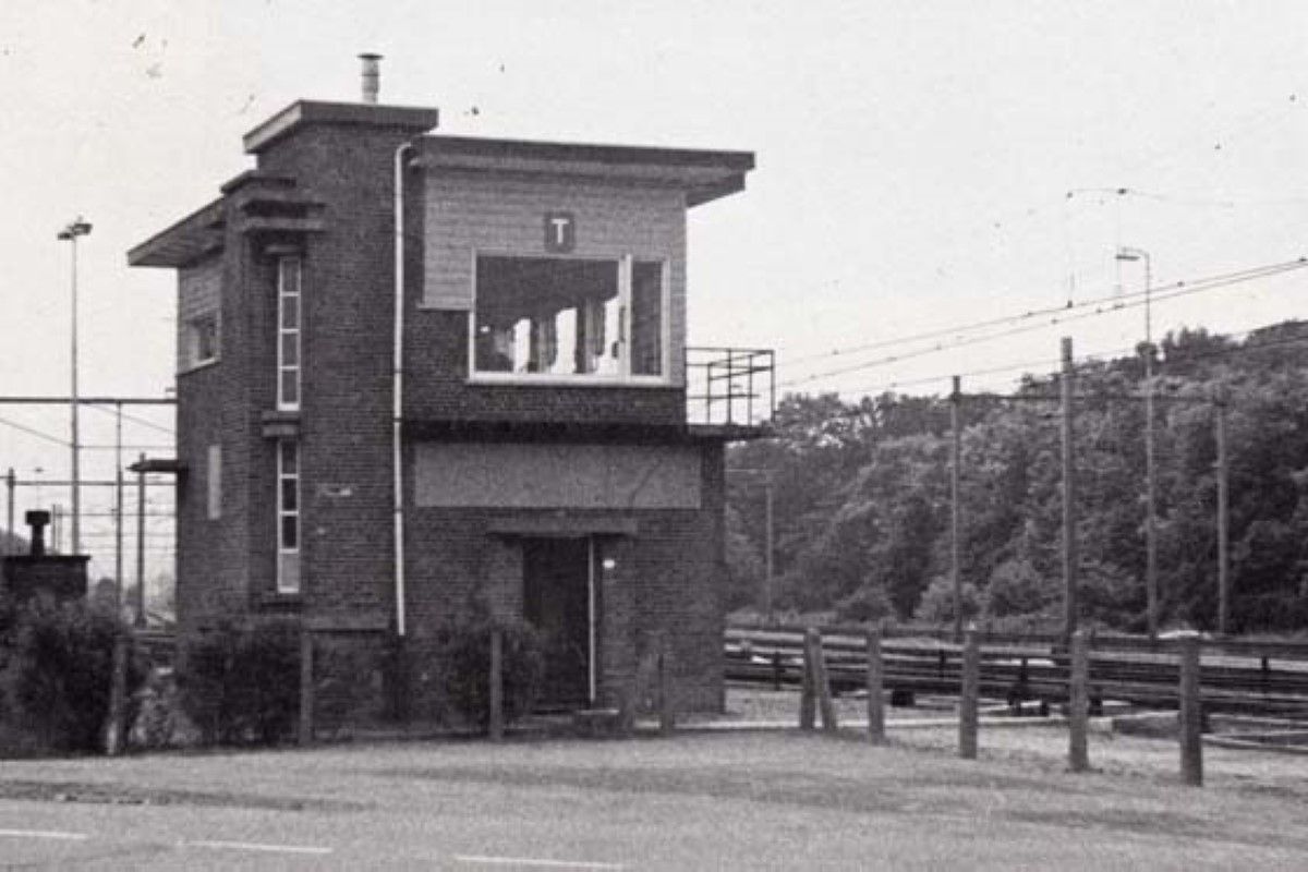 Seinhuis bij overweg Onnen