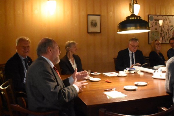 Bezoek burgemeester aan de Culturele Raad Haren